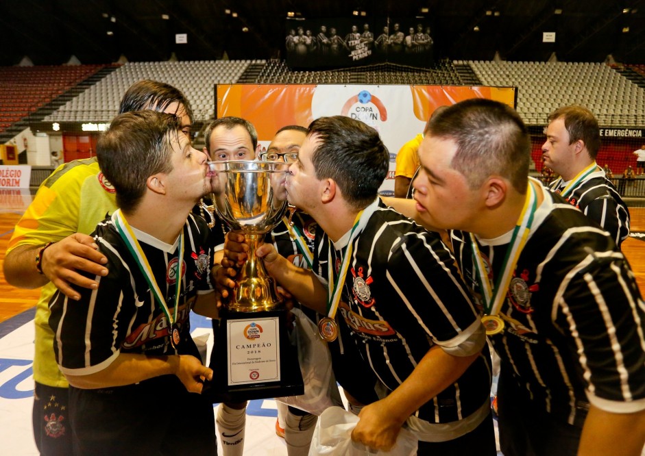 Jogadores do Corinthians se sagraram campeões da Copa Down