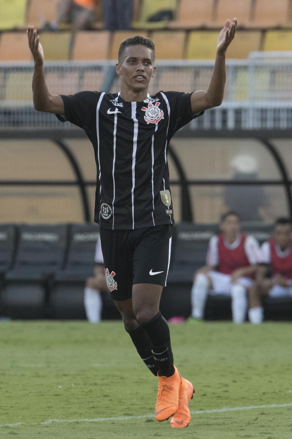 Pedrinho entrou no segundo tempo contra o Bragantino e movimentou a partida