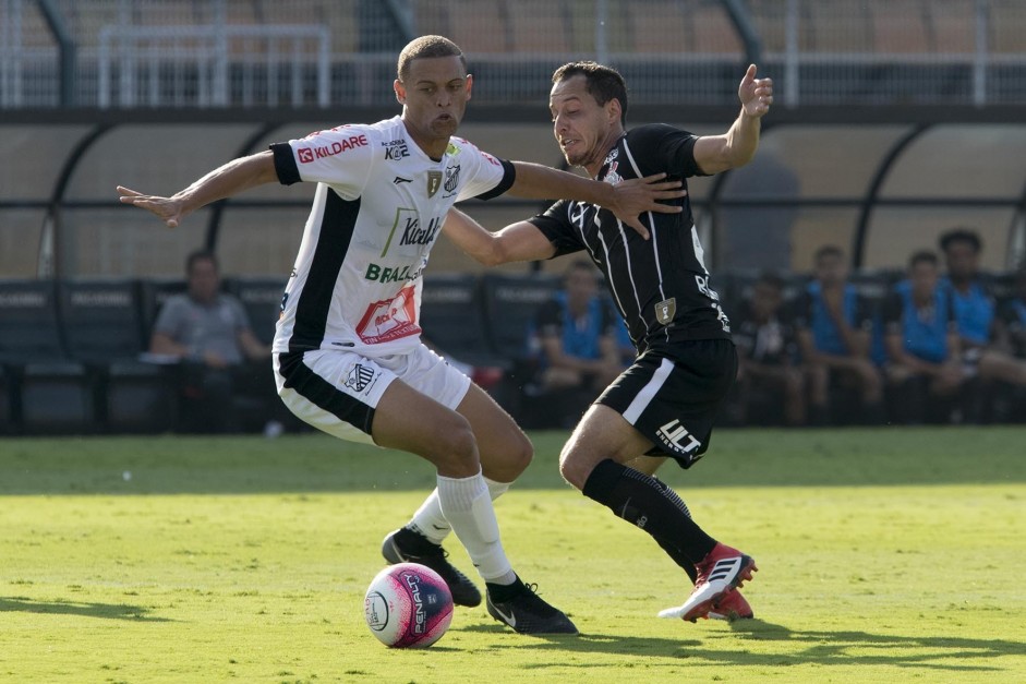 Rodriguinho durante partida contra o Bragantino; Timão amargou dura derrota no Pacaembu
