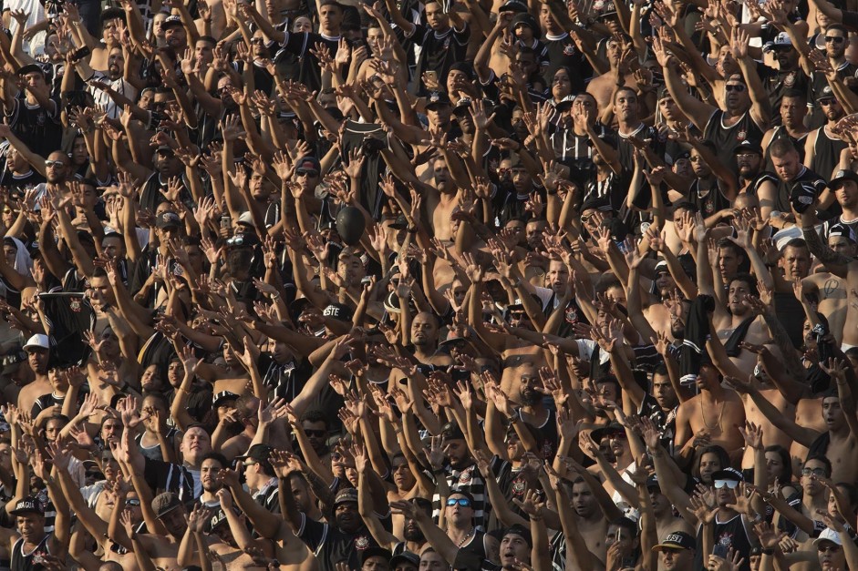 Torcida corinthiana compareceu ao Pacaembu no primeiro jogo contra o Bragantino, pelo Paulistão