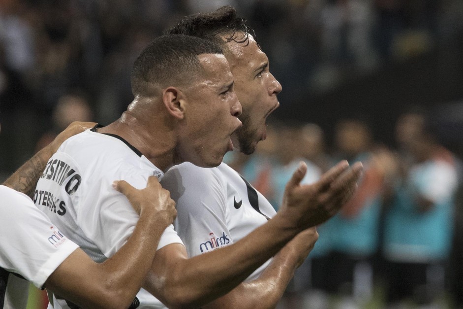 Com gols de Sidcley e Maycon, Corinthians despachou Bragantino nas quartas de final