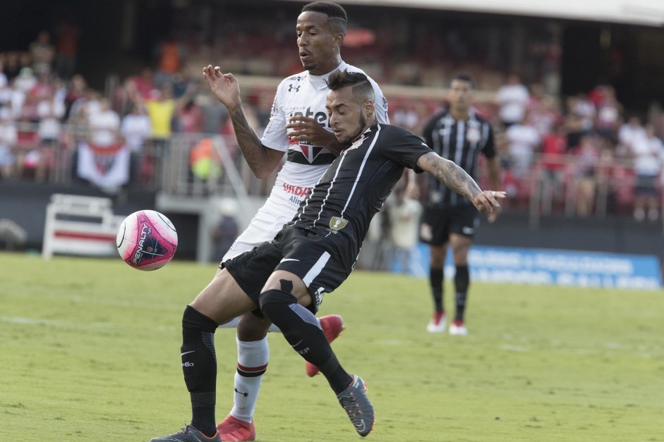 Maycon atuando contra o São Paulo, no primeiro jogo da semifinal do Paulistão