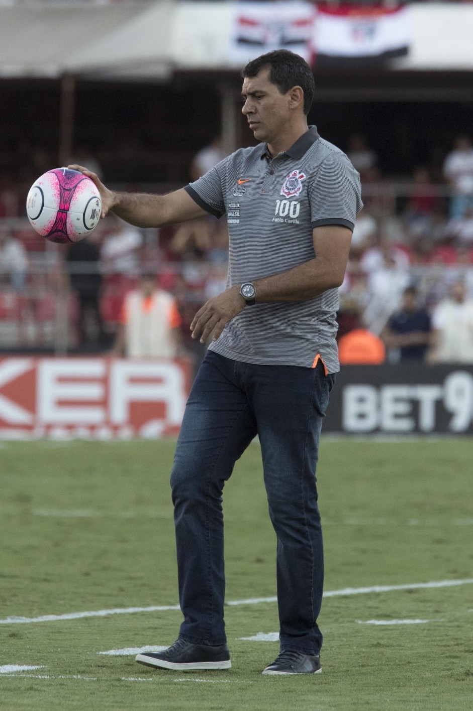 O treinador corinthiano nada satisfeito com o resultado do time no Morumbi