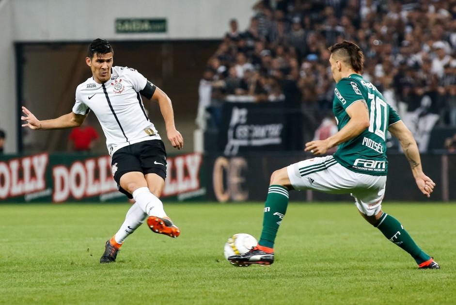 Balbuena jogando contra o Palmeiras, no primeiro jogo da final na Arena Corinthians