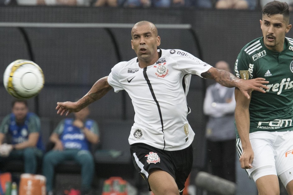 Emerson comemorou muito o ttulo paulista conquistado sobre o Palmeiras