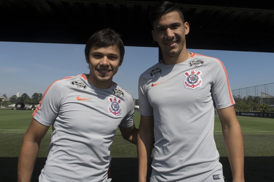 Os paraguaios Romero e Balbuena participaram do treino do Corinthians desta segunda