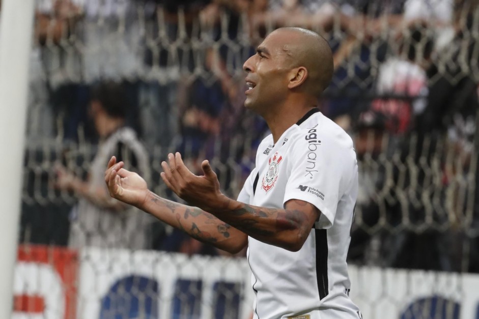 O veterano Emerson Sheik tem contrato vlido com o Corinthians at junho de 2018
