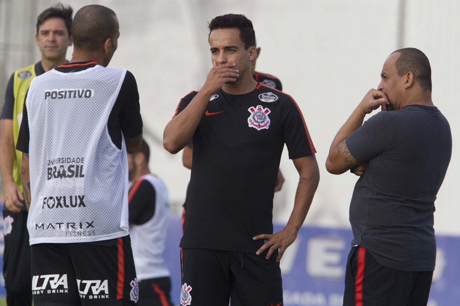 Jogadores treinam para enfrentar o Palmeiras, na final do campeonato paulista 2018