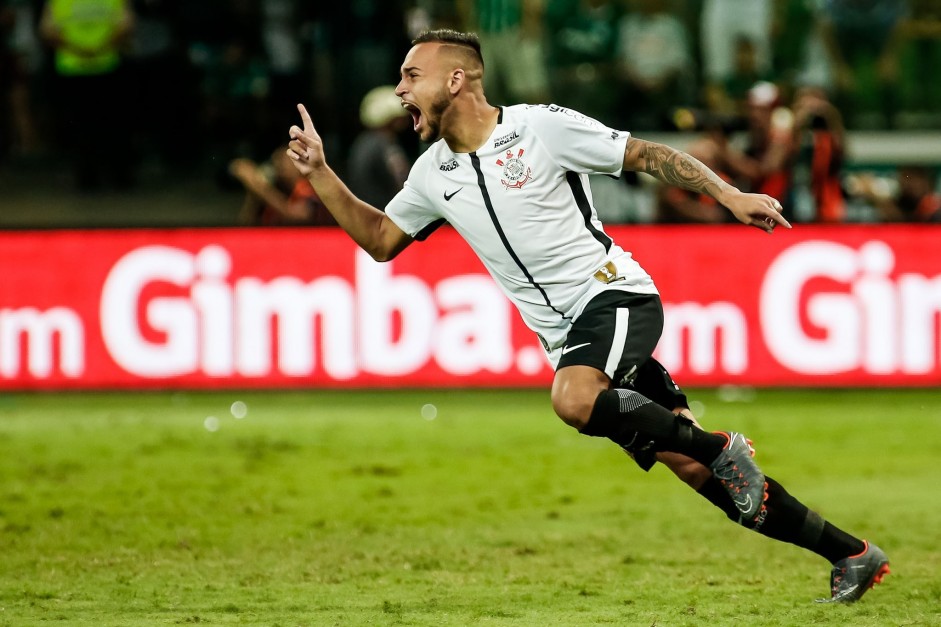 Maycon fez o gol de pnalti do ttulo paulista do Corinthians contra o Palmeiras