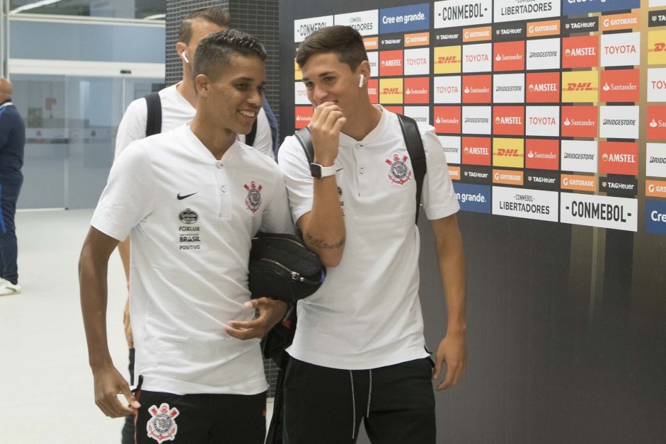 Pedrinho e Vital chegando a Arena Corinthians para o duelo contra o Independiente, da Argentina