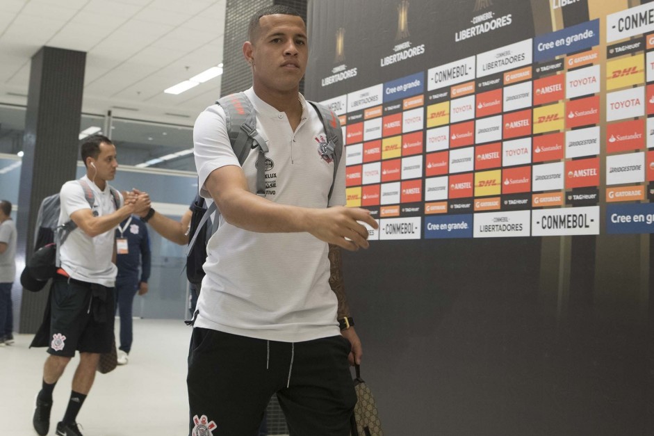 Sidcley chegando a Arena Corinthians para o duelo contra o Independiente, da Argentina