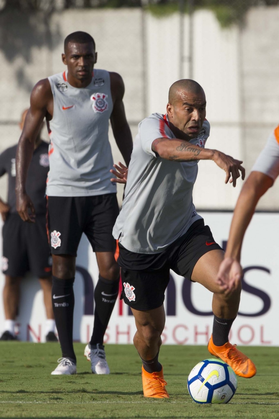 Sheik, que foi expulso no jogo contra o Independiente, treinando no CT
