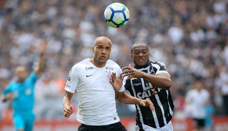 O atacante Roger atuando contra o Cear, na Arena Corinthians