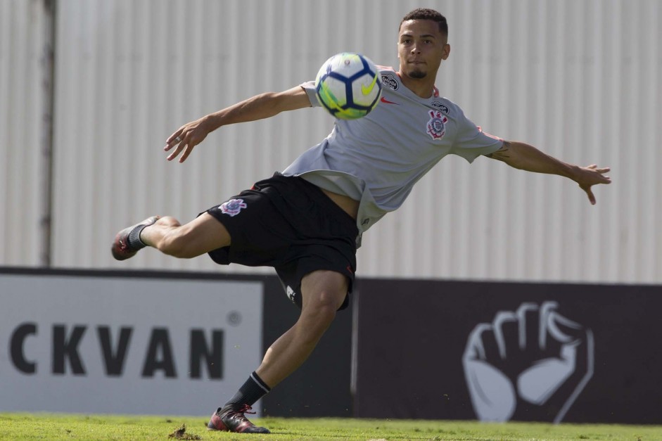 Thiaguinho ainda sonha com nova chance no Corinthians