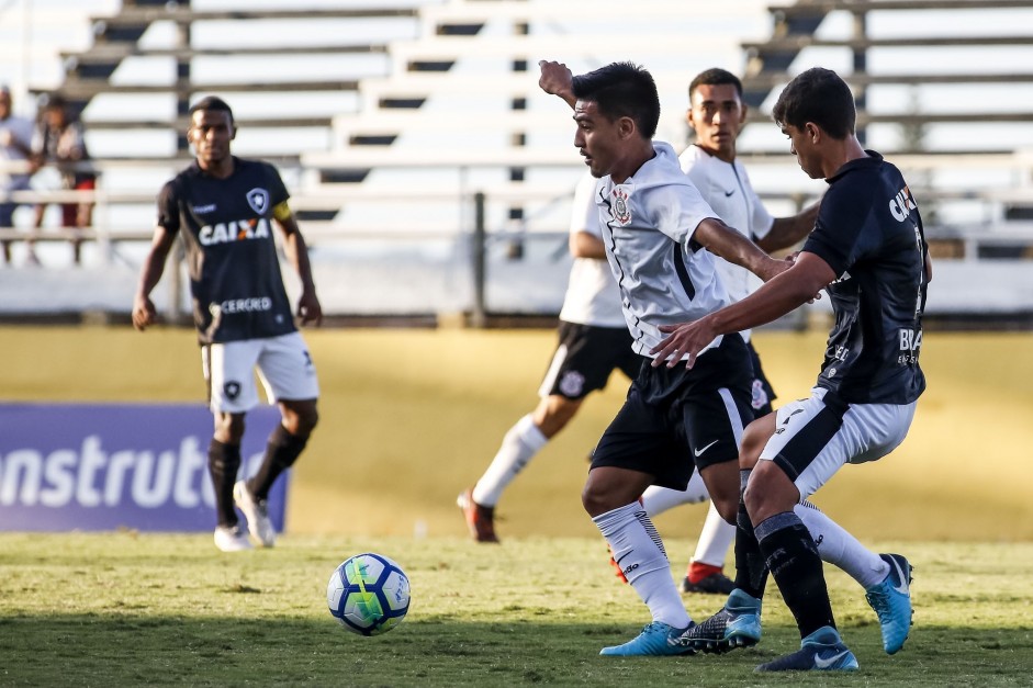 Fabrício Oya durante a vitória por 2 a 0 contra o Botafogo, pela semifinal da Copa do Brasil sub-20