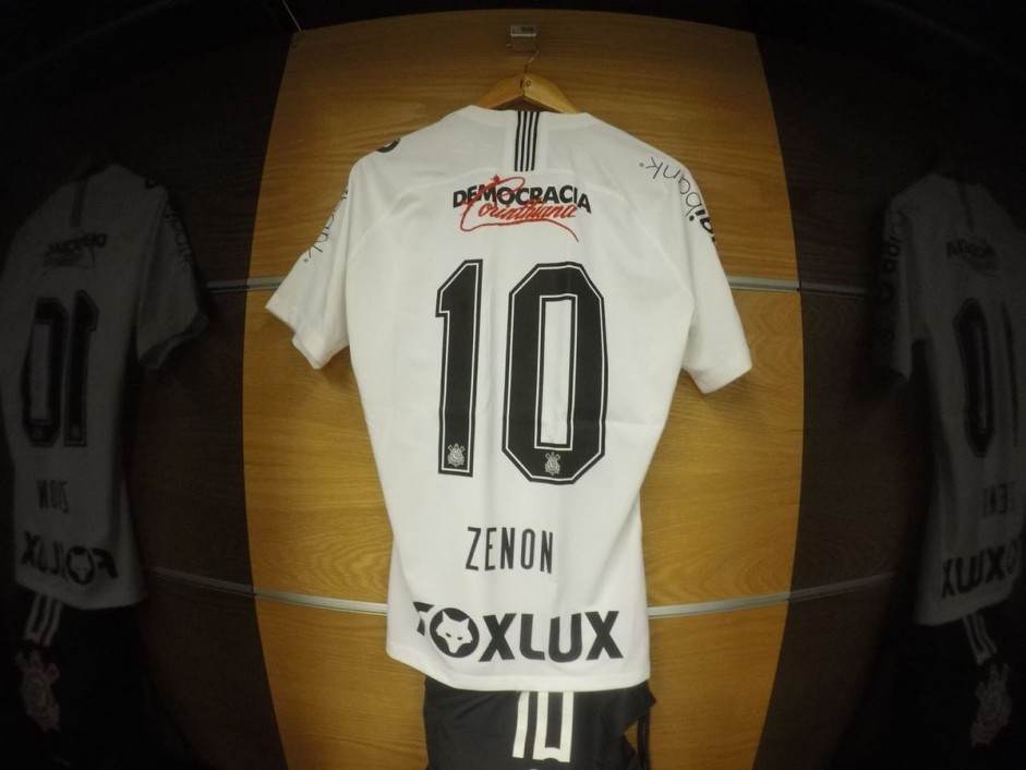 Zenon usou camisa 10 do Corinthians durante seus dez minutos de participao em amistoso