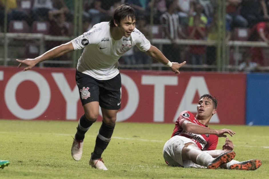Romero marcou um golao de voleio contra o Deportivo Lara, pela Libertadores
