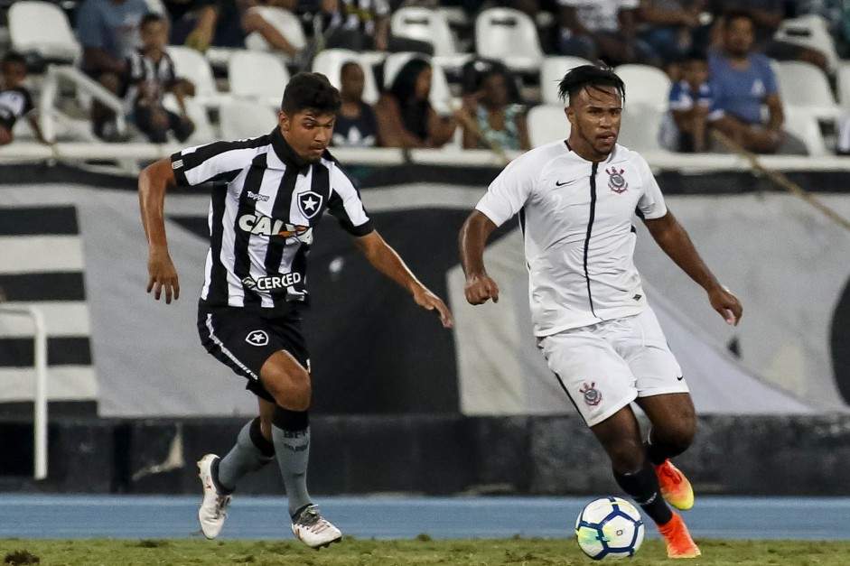Samuel durante jogo contra o Botafogo, pela semifinal da Copa do Brasil sub-20