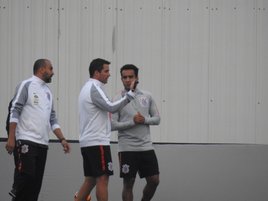 Osmar Loss e Jadson durante o seu primeiro treino como treinador do Corinthians
