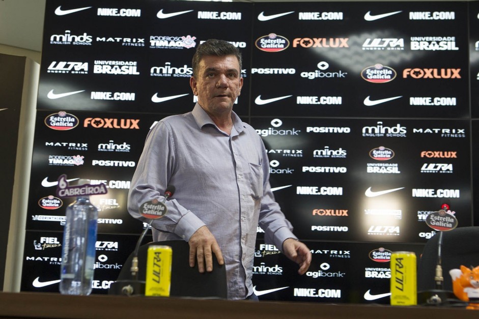 Presidente Andrs Sanchez na primeira coletiva de imprensa de Osmar Loss como tcnico