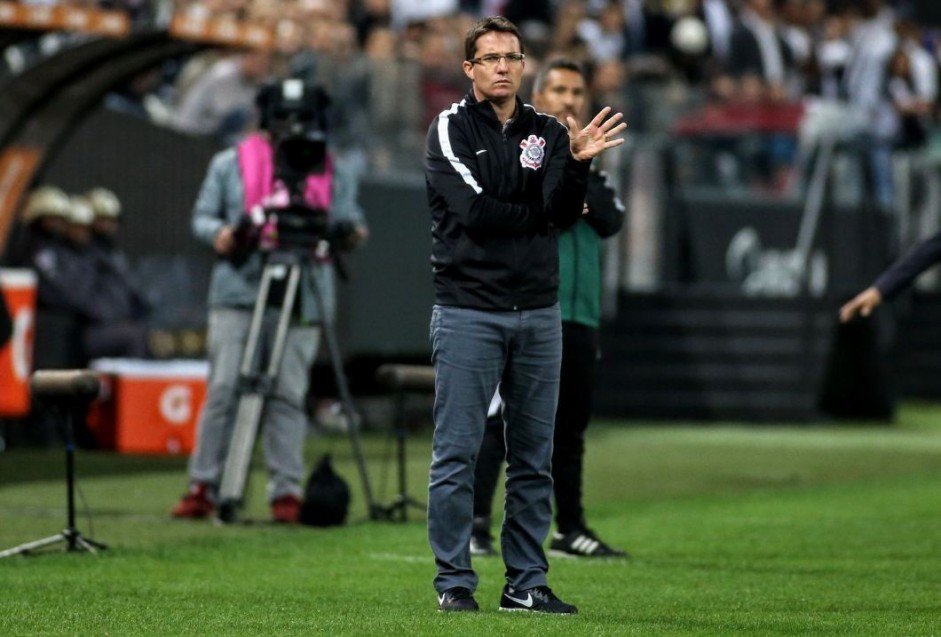 Osmar Loss saiu derrotada de sua primeira partida como técnico do Corinthians