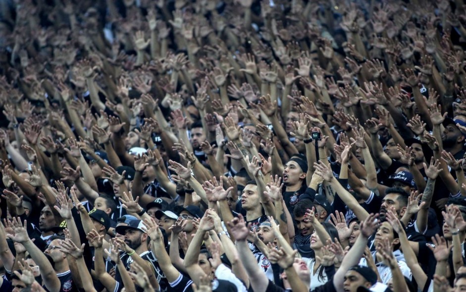 Expectativa da torcida do Corinthians  pela liderana do Brasileiro neste domingo