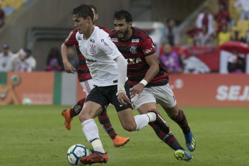 Mateus Vital durante partida contra o Flamengo, no Maracan, pelo Campeonato Brasileiro