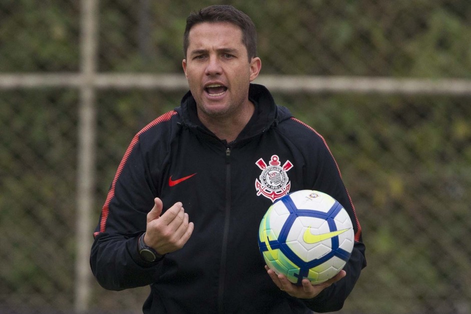 Osmar Loss admitiu que time recuou demais aps abrir o placar contra o Santos