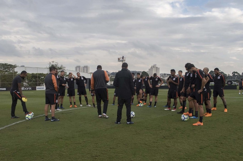 Jogadores durante o último treino antes do jogo contra o Vitória, na Arena Corinthians