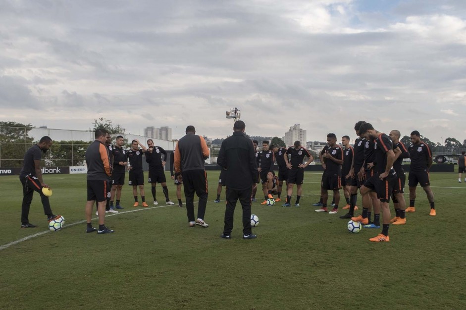 Jogadores durante o ltimo treino antes do jogo contra o Vitria, na Arena Corinthians