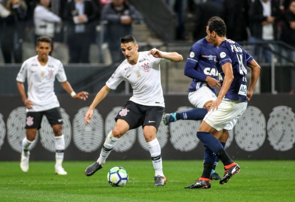 Mantuan durante jogo contra o Santos, na Arena Corinthians, pelo Brasileirão