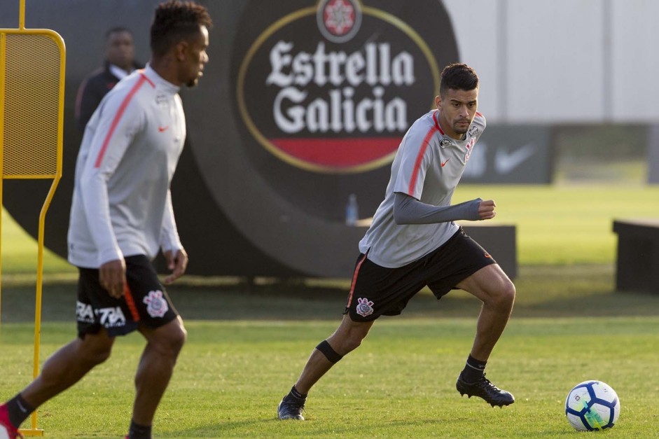 Paulo Roberto e Léo Santos durante as atividades desta sexta-feira no CT