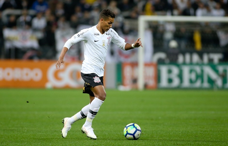 Pedrinho voltou ao banco de reservas do Corinthians com Loss