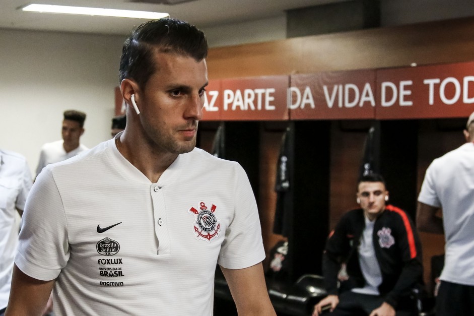 Henrique no vestirio da Arena Fonte Nova antes do jogo contra o Bahia