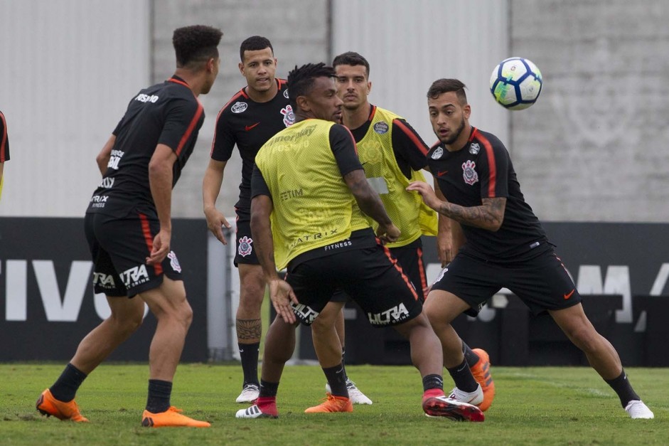 No CT Joaquim Grava, jogadores treinam duro para enfrentar o Bahia, pelo Campeonato Brasileiro