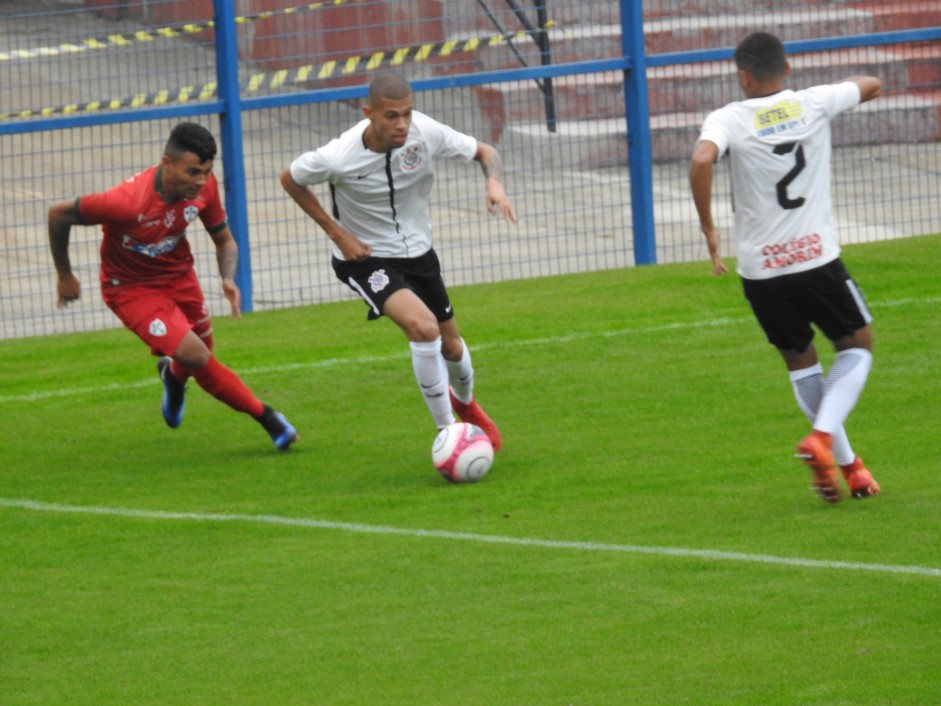 Joo Victor durante vitria do Corinthians sub-20 contra a Portuguesa