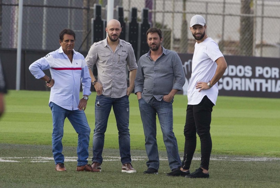 Dirigente e zagueiro Felipe acompanharam o treinamento de hoje