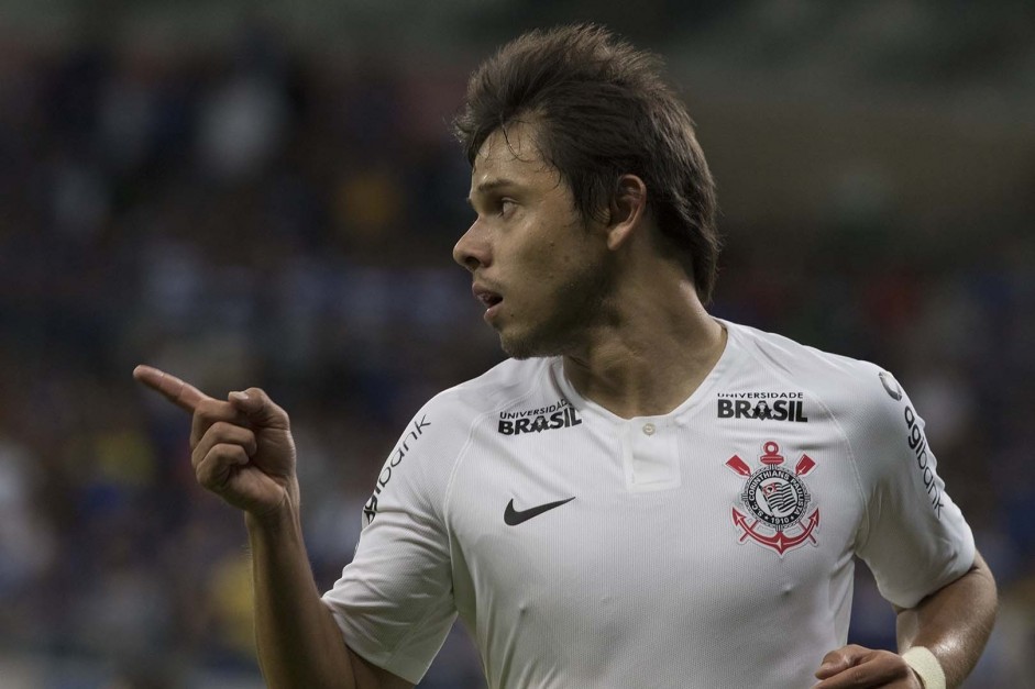 Romero marcou os ltimos dois gols pelo Corinthians contra o Cruzeiro na Arena