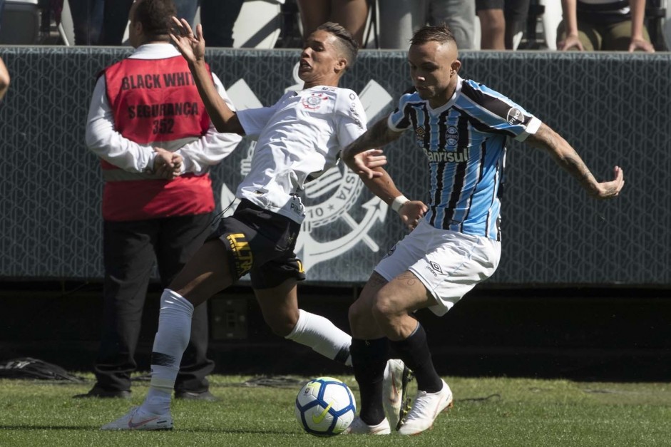 Pedrinho foi bem marcado contra o Grmio, na Arena Corinthians