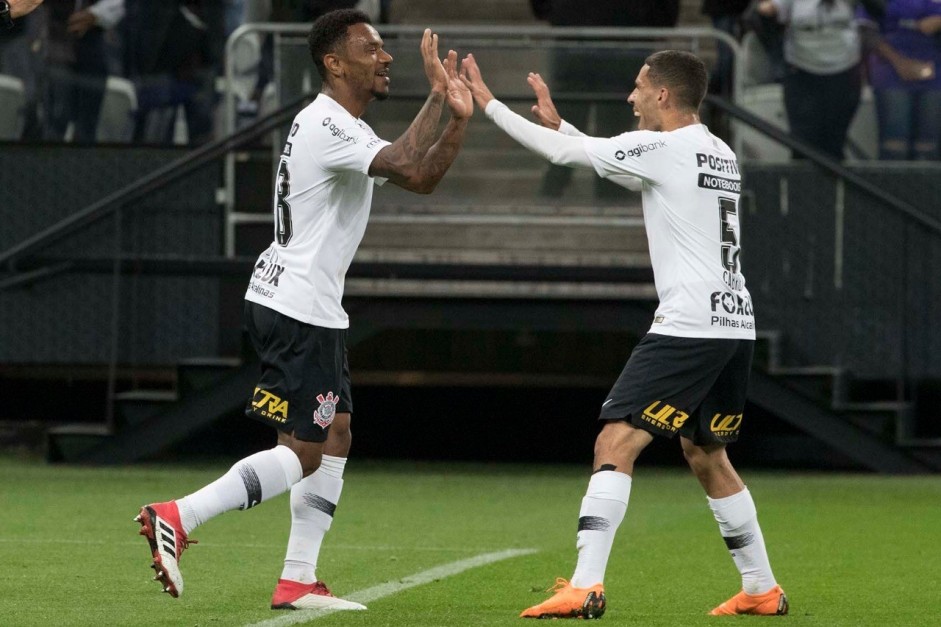 Autor de gol no ltimo amistoso, Paulo Roberto chega pendurado para o jogo desta quarta