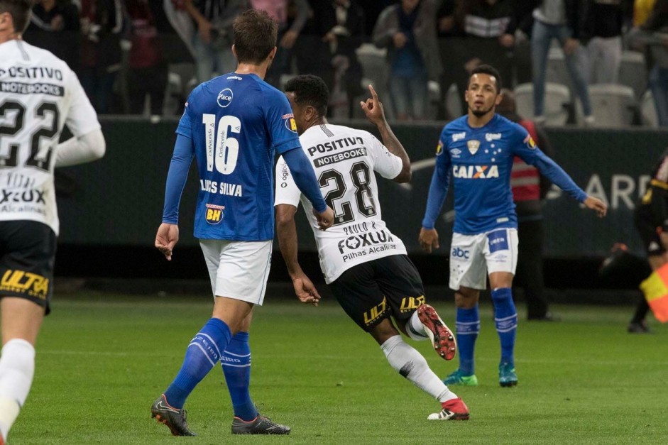 Paulo Roberto fez o primero gol do Corinthians contra o Cruzeiro