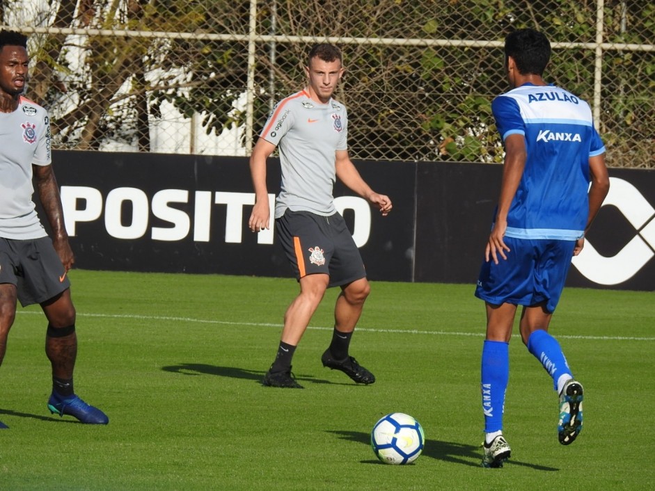 No CT Joaquim Grava, Corinthians faz jogo-treino contra o So Caetano
