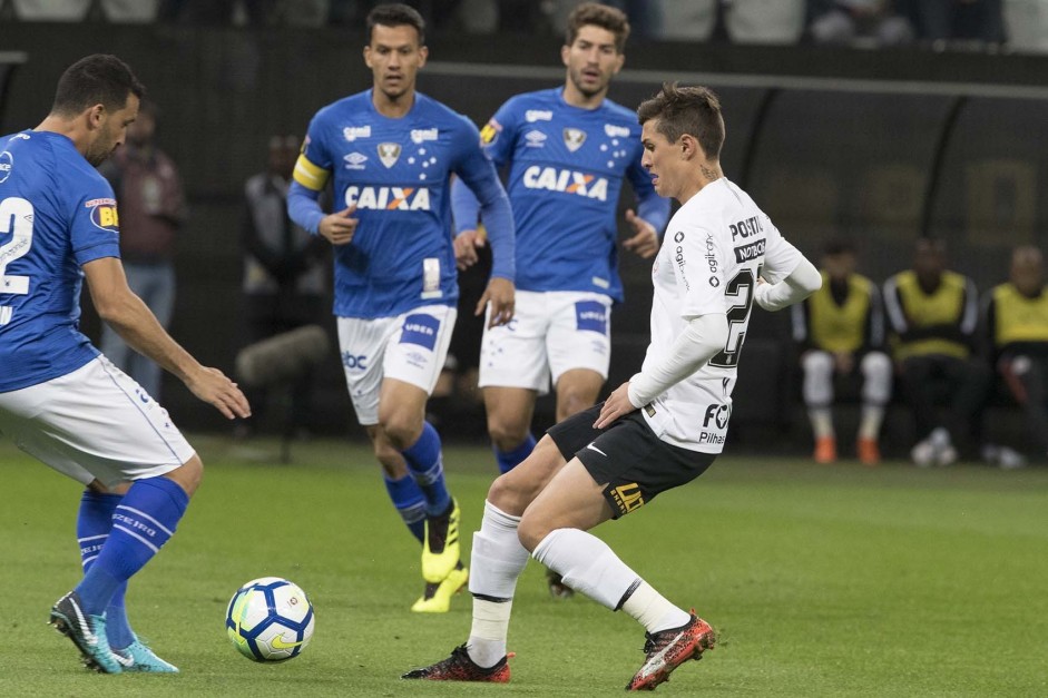 Vital durante amistoso contra o Cruzeiro, na Arena Corinthians lotada em plena quarta-feira