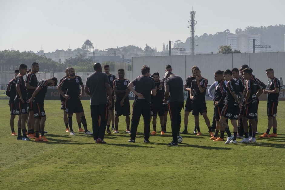 Elenco reunido para o treino deste sbado no CT Joaquim Grava