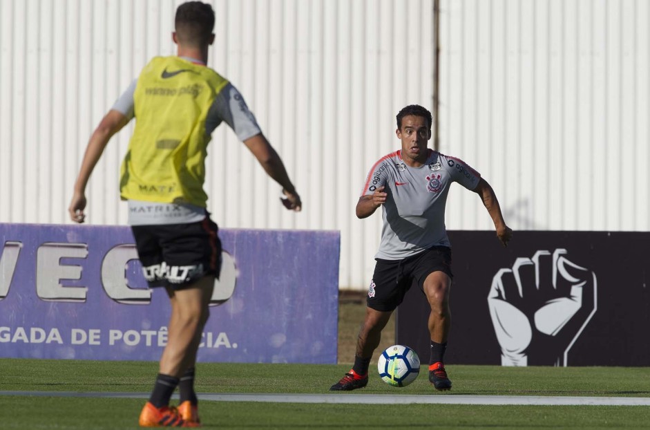 Jadson durante treino de reapresentao do Corinthians no CT Joaquim Grava