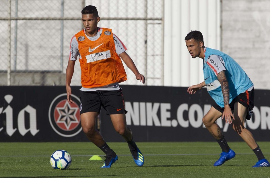 Matheus Matias e Thiaguinho no treinamento de hoje no CT Joaquim Grava