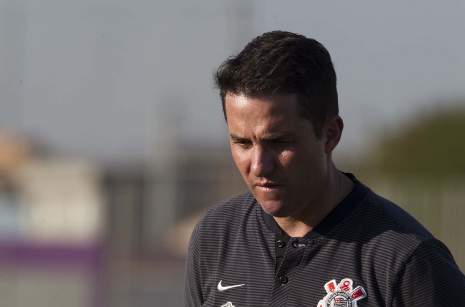 O técnico Osmar Loss comandou o treino de reapresentação do elenco após vitória contra o Botafogo