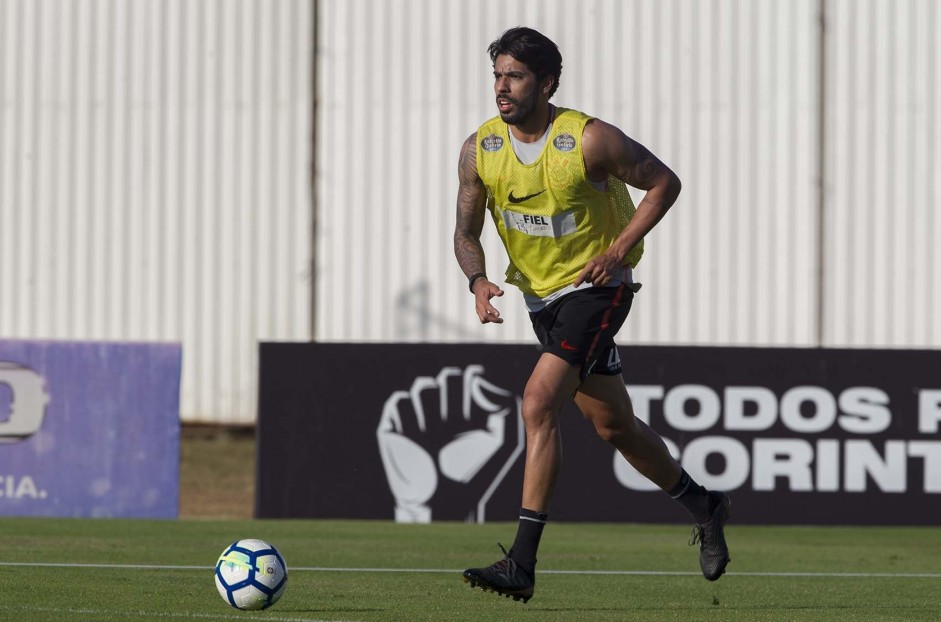 O zagueiro Vilson on treinamento de hoje no CT Joaquim Grava