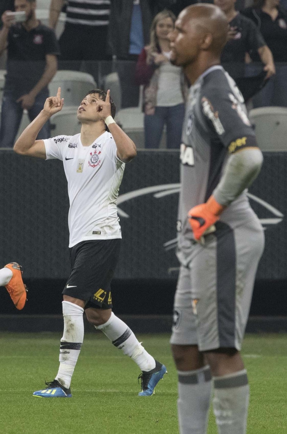 Romero anotou o segundo gol do Corinthians contra o Botafogo, na Arena Corinthians