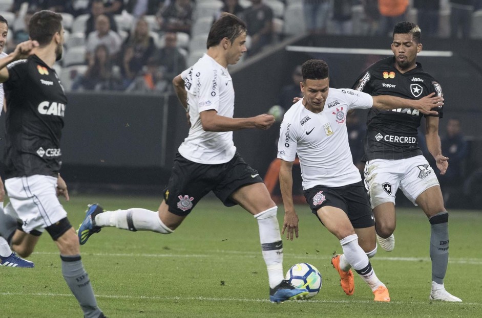 Romero e Marquinhos Gabriel na Arena Corinthians, durante jogo contra o Botafogo